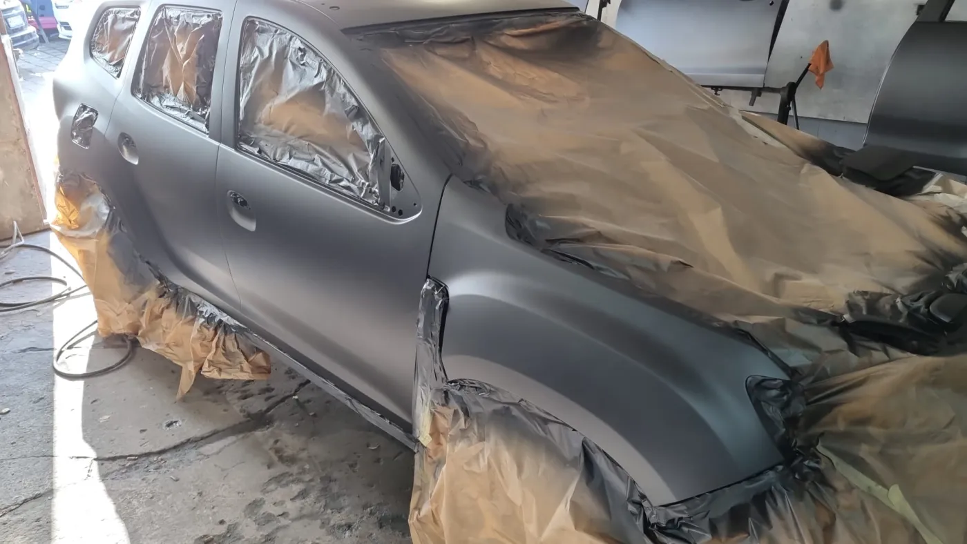 Dacia Duster — lakierowanie elementów (mat), lakiernik Radom — zdjęcie 1