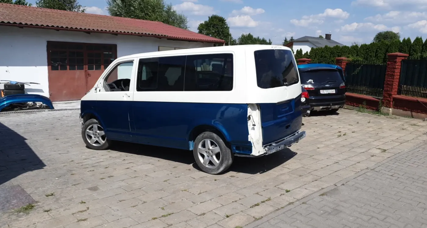 VW Caravelle — malowanie całego auta, lakiernik Radom — zdjęcie 1