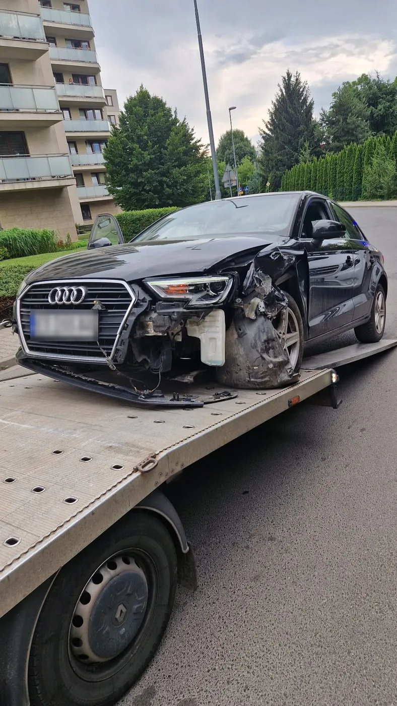 Audi A3 po stłuczce na lawecie — rozbity pas przedni, naprawa powypadkowa Radom
