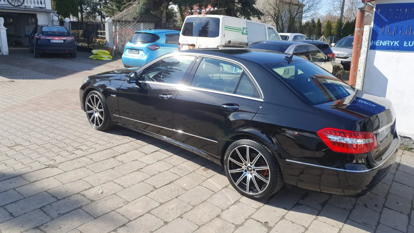Mercedes klasy E — polerowanie i powłoka ceramiczna, lakiernik Radom — zdjęcie 1