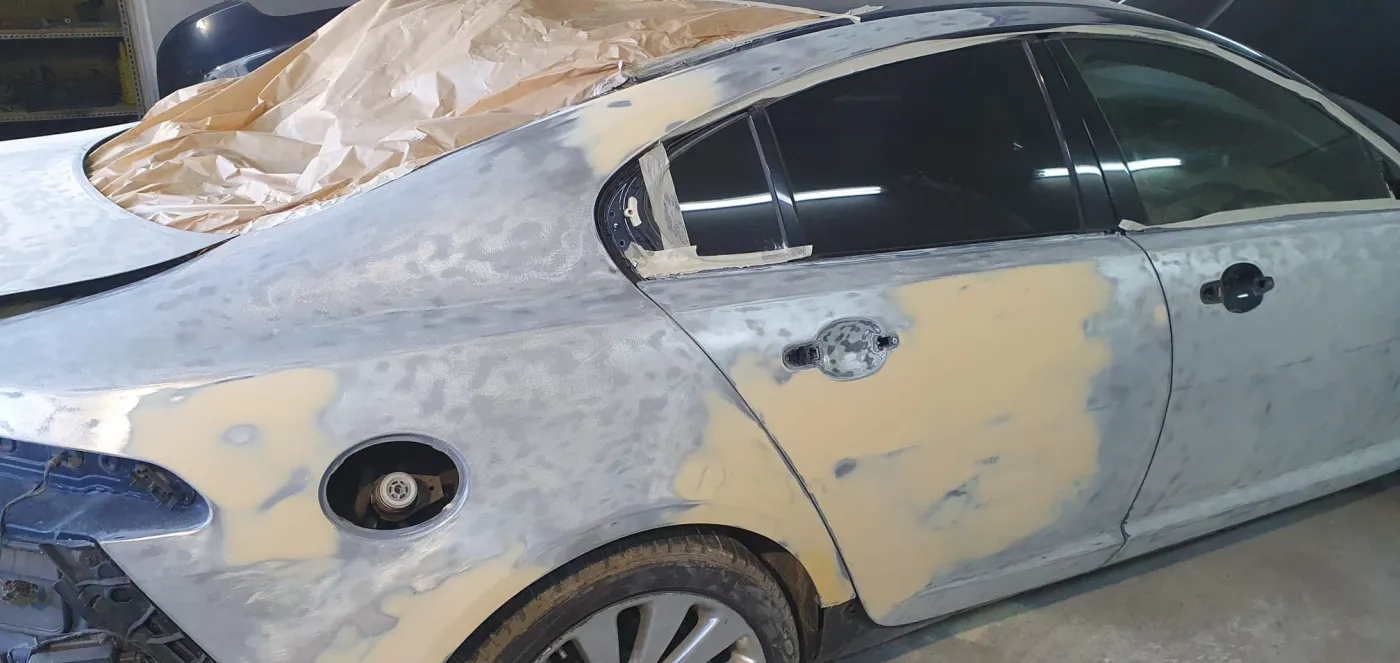 Jaguar (z USA) — naprawa i lakierowanie, lakiernik Radom — zdjęcie 1