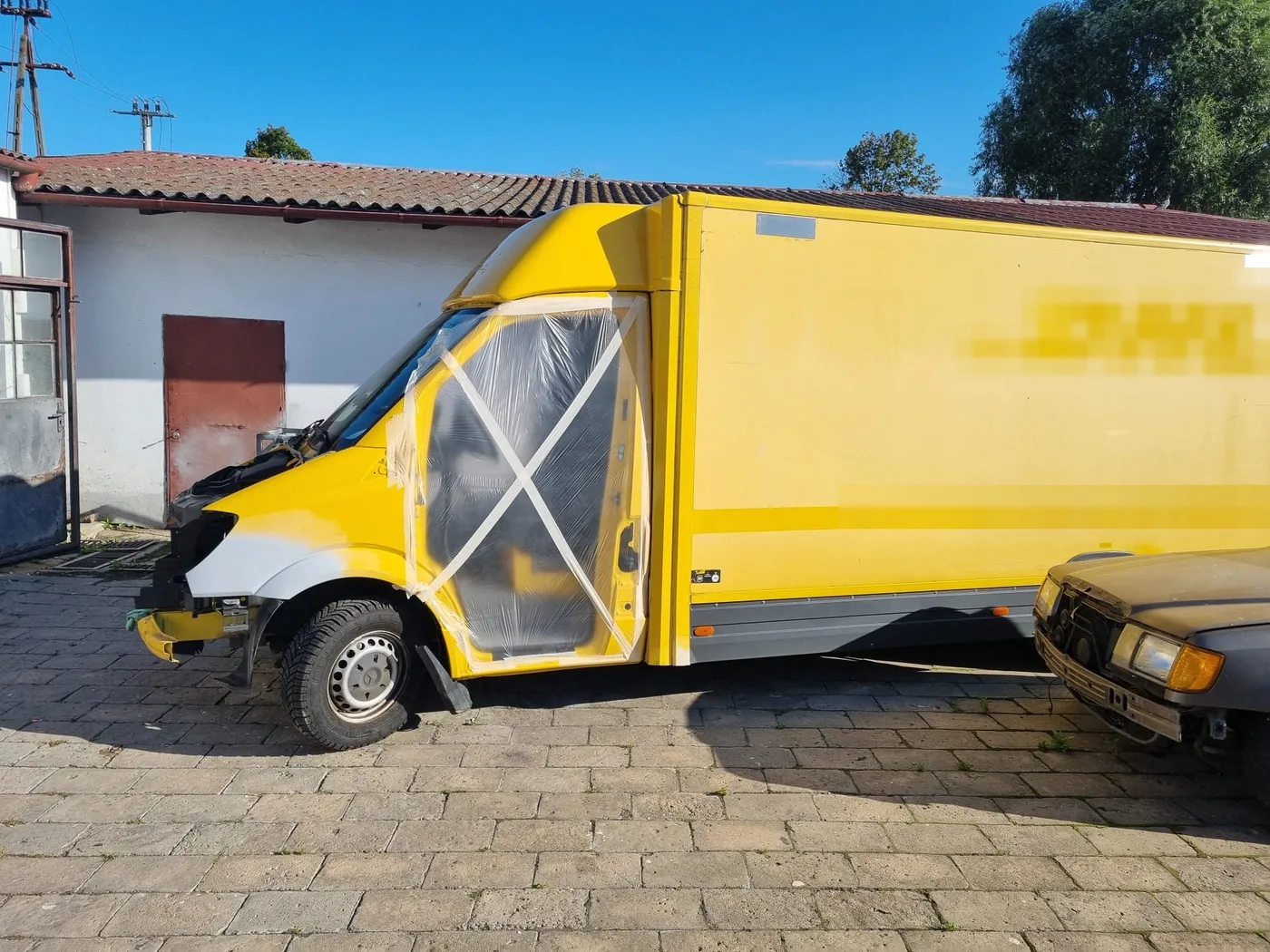 Mercedes Sprinter przed lakierowaniem — auto po flocie kurierskiej, lakiernik Radom